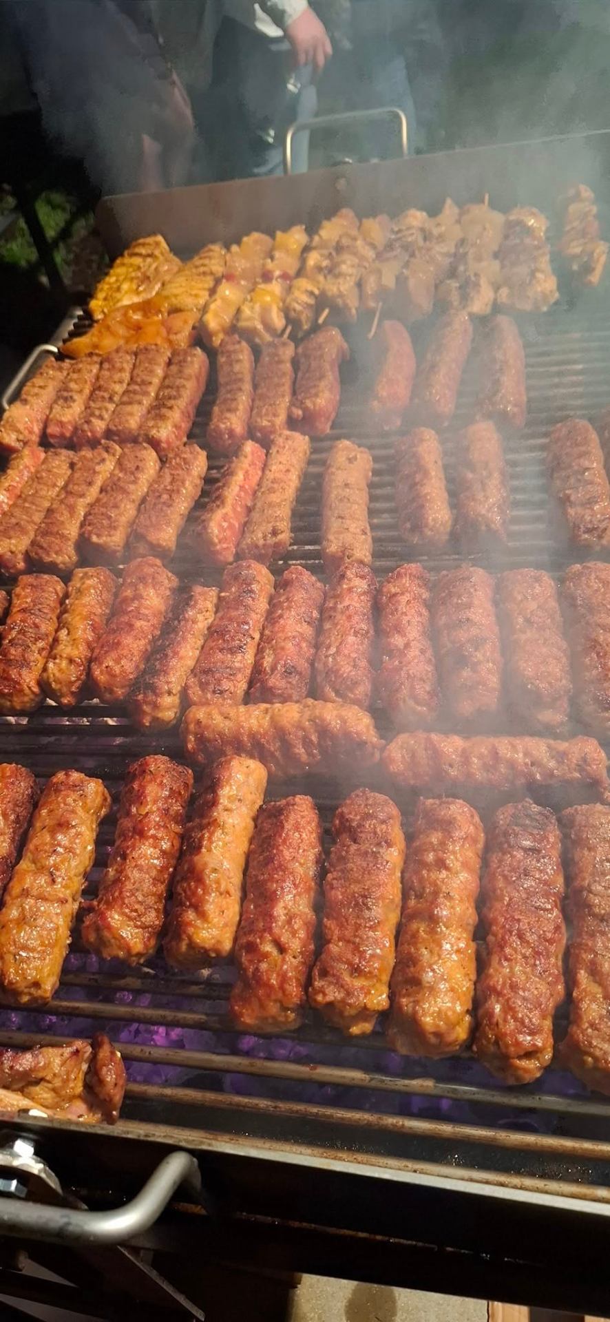 Barbecue worsten en vleesassortiment voor feesten en evenementen